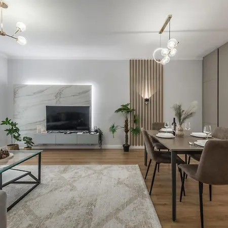 Luxurious Modern Apartment *